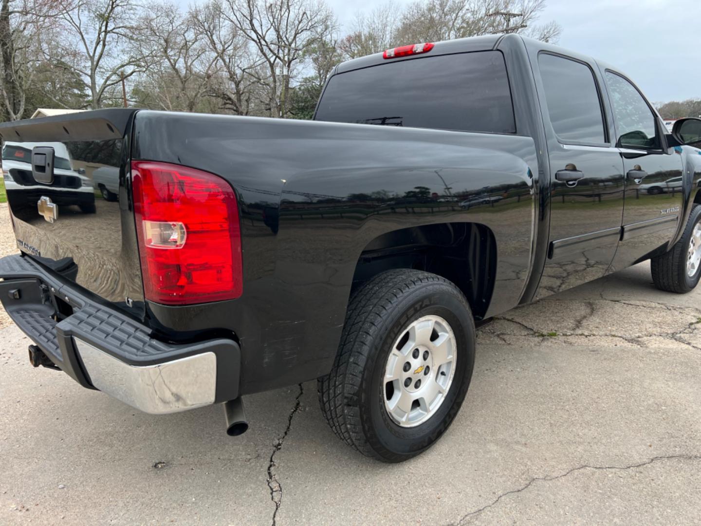 2011 Black /Black Chevrolet Silverado 1500 LS (3GCPCREA1BG) with an 4.8 V8 engine, Automatic transmission, located at 4520 Airline Hwy, Baton Rouge, LA, 70805, (225) 357-1497, 30.509325, -91.145432 - 2011 Chevy Silverado Crew Cab 4.8 V8 Gas, 215K Miles, Power Windows, Locks & Mirrors, Tow Pkg. Transmission Just Rebuilt (1 Year Warranty). NO IN HOUSE FINANCING. FOR INFO PLEASE CONTACT JEFF AT 225 357-1497 CHECK OUT OUR A+ RATING WITH THE BETTER BUSINESS BUREAU WE HAVE BEEN A FAMILY OWNED AND OPE - Photo#5